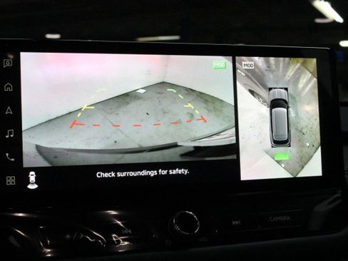 New 2025 Mitsubishi Outlander SE image 13