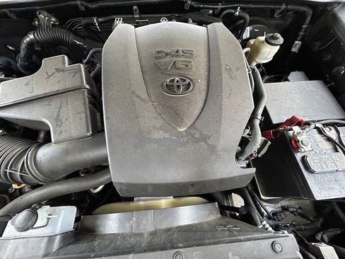 Used 2021 Toyota Tacoma SR AWD/4WD image 11