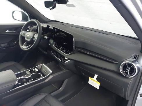 New 2026 Chevrolet Equinox LT w/ Convenience Package II FWD image 29