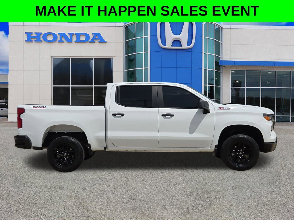 Used 2025 Chevrolet Silverado 1500 Custom Trail Boss AWD/4WD image 2
