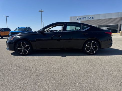 Used 2023 Nissan Altima 2.5 SR FWD image 3