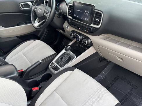 Certified 2024 Hyundai Venue SEL image 16