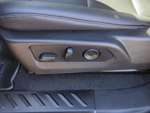 Used 2025 GMC Canyon Elevation w/ Convenience Package image 12