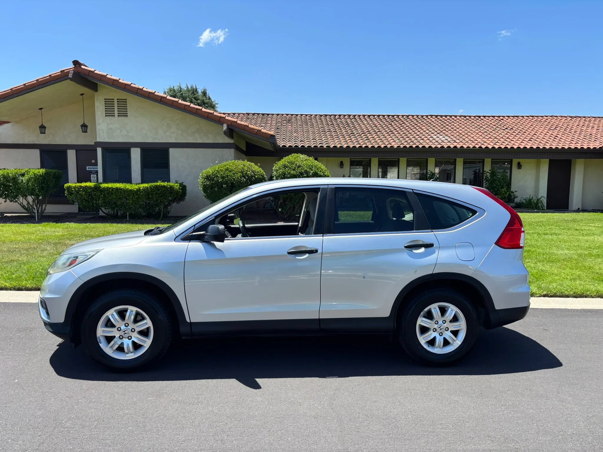 Used 2016 Honda CR-V LX image 1