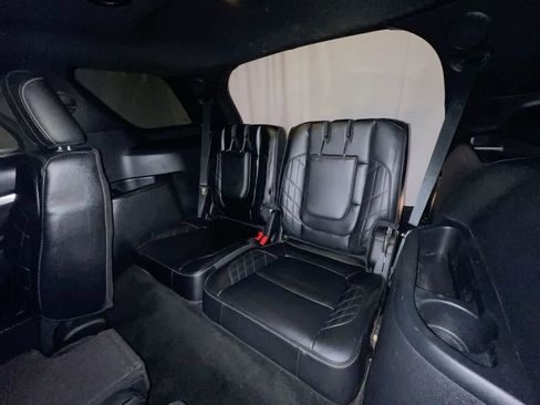 Used 2017 Ford Explorer Platinum image 24