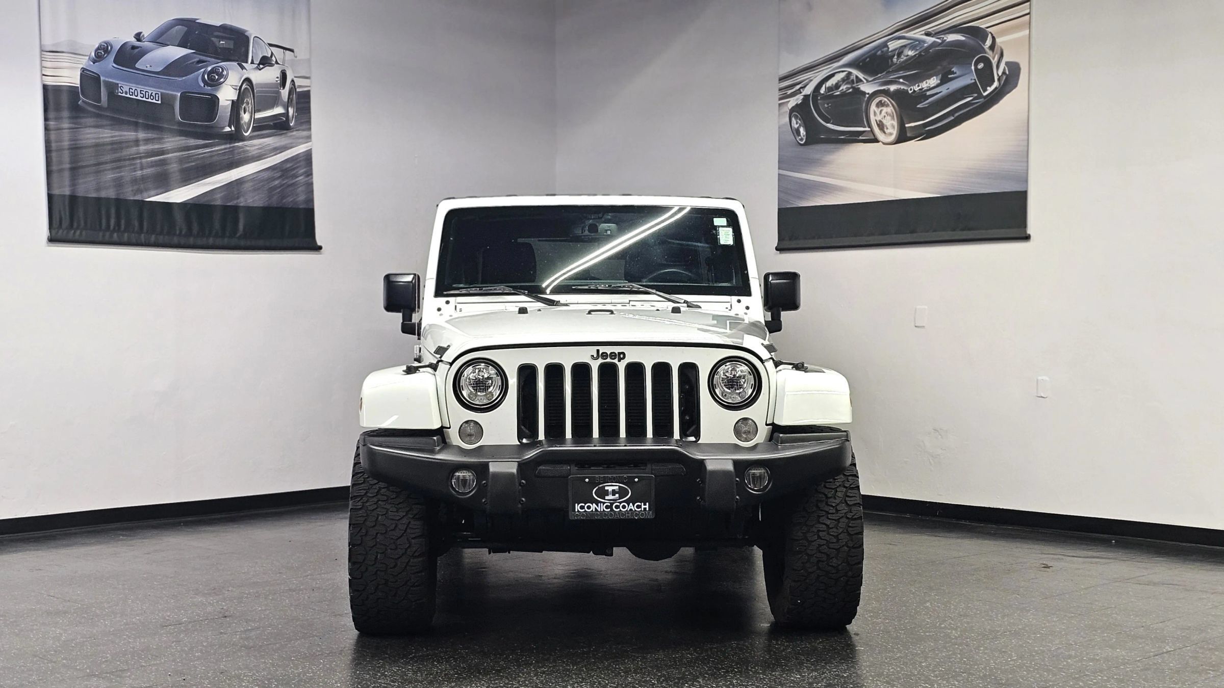 Used 2017 Jeep Wrangler Unlimited Sahara AWD/4WD image 5