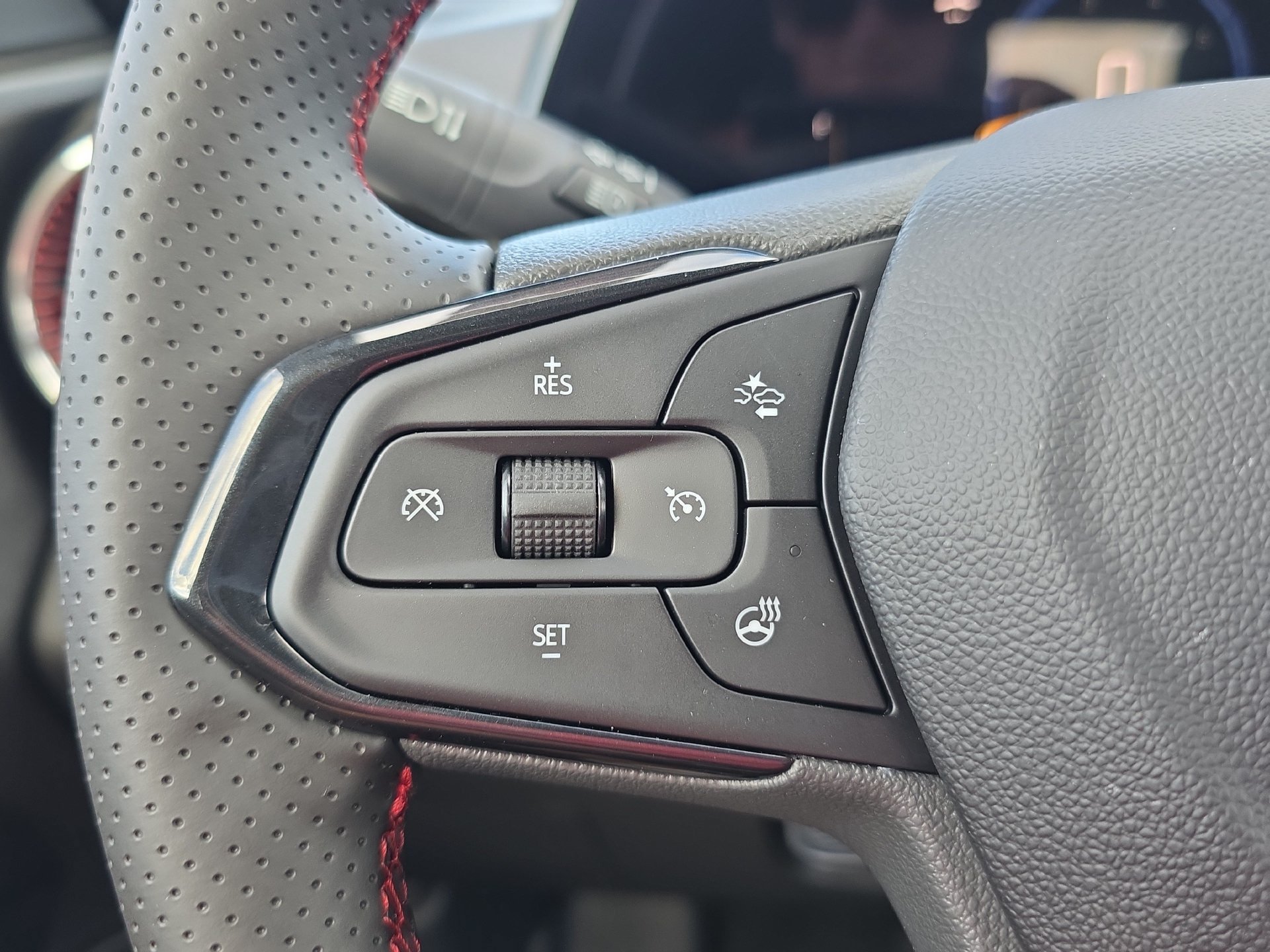 New 2026 Chevrolet Trax RS w/ Sunroof Package FWD image 13