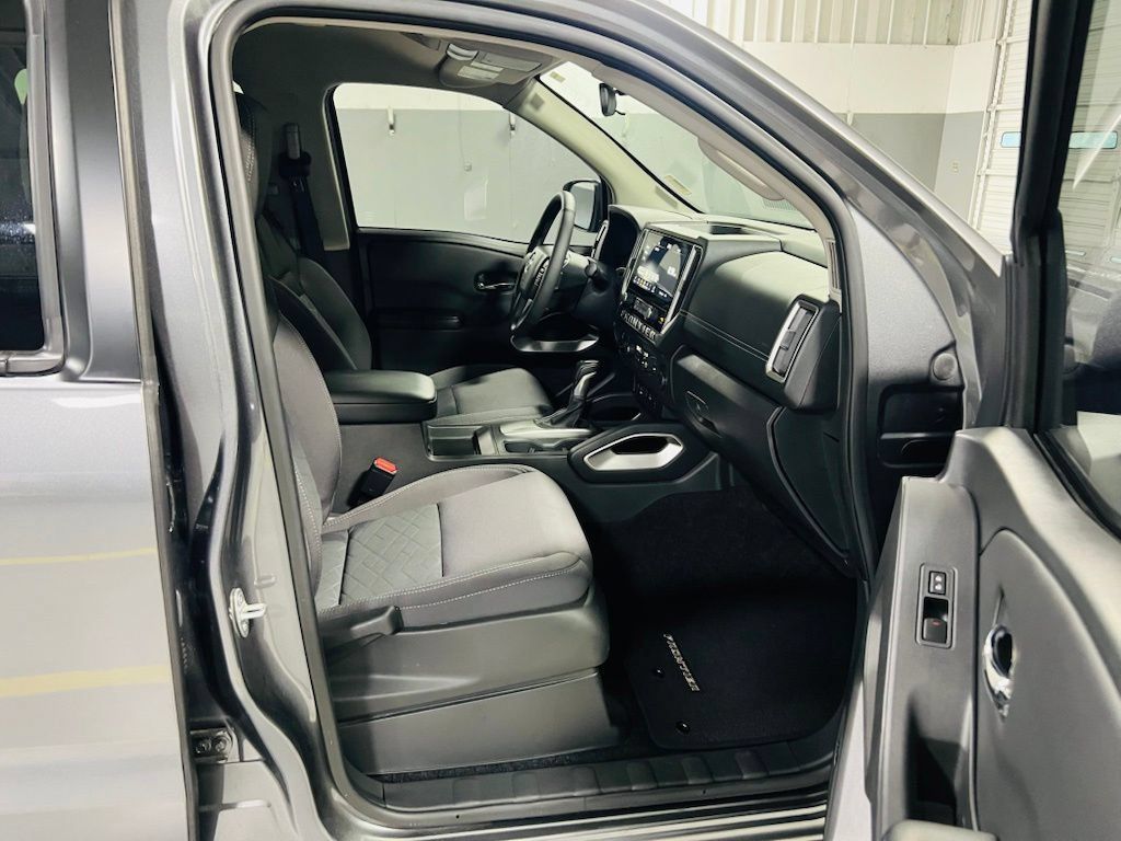 Used 2025 Nissan Frontier SV w/ SV Convenience Package AWD/4WD image 27