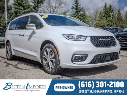 Used 2022 Chrysler Pacifica Pinnacle AWD/4WD image 1