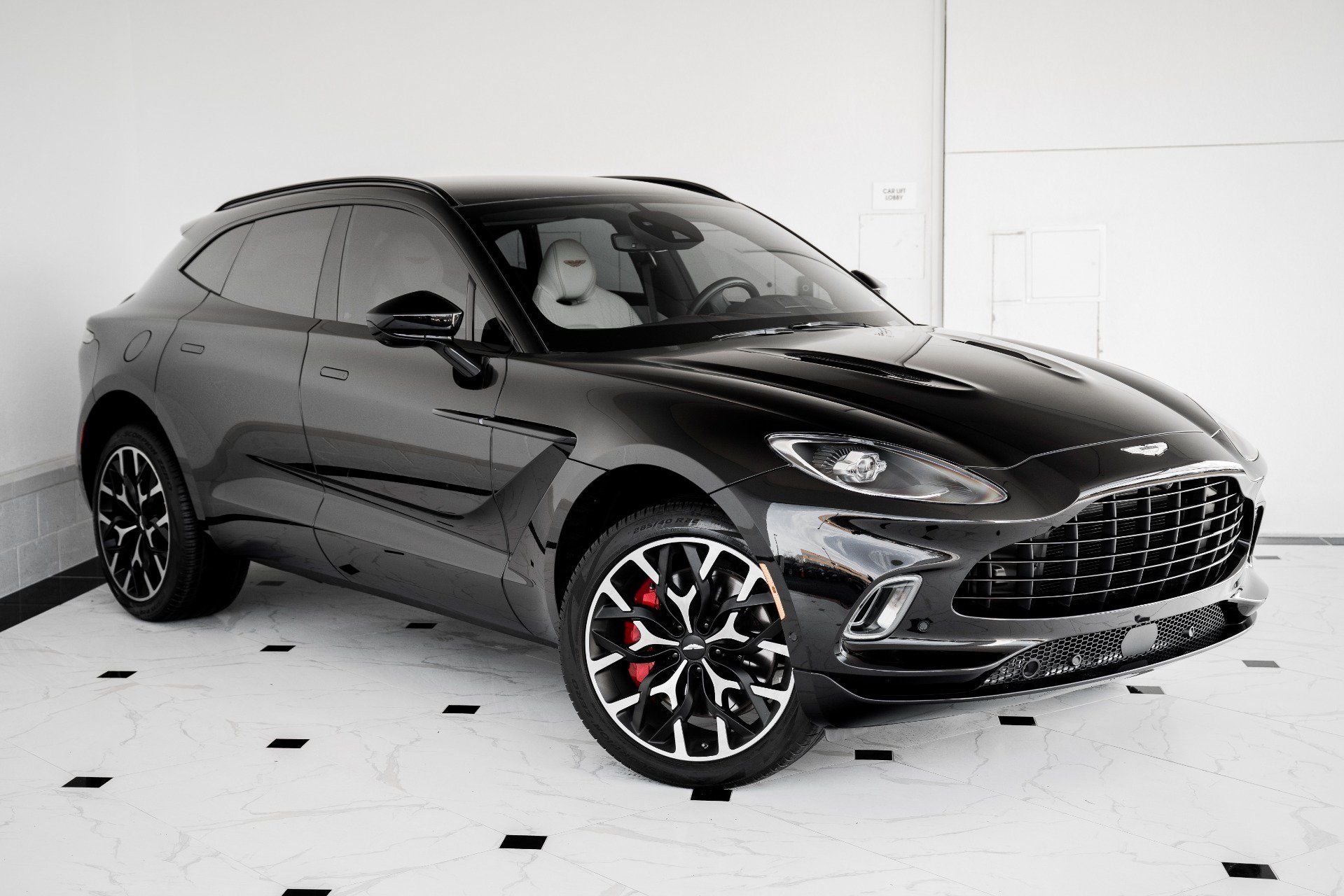 Used 2022 Aston Martin DBX AWD/4WD image 35
