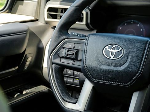 Used 2025 Toyota 4Runner Trailhunter AWD/4WD image 20