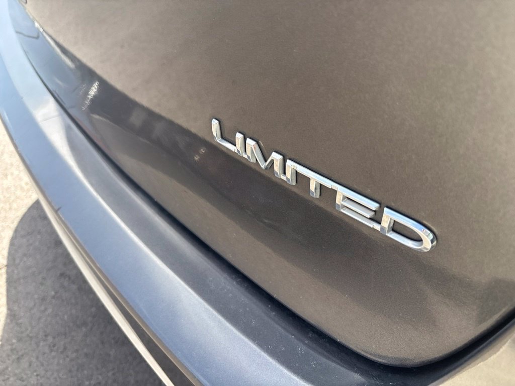 Used 2017 Chrysler Pacifica Limited FWD image 16
