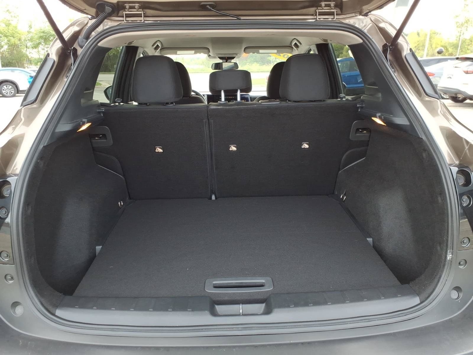 Certified 2025 Nissan Kicks SV FWD image 8