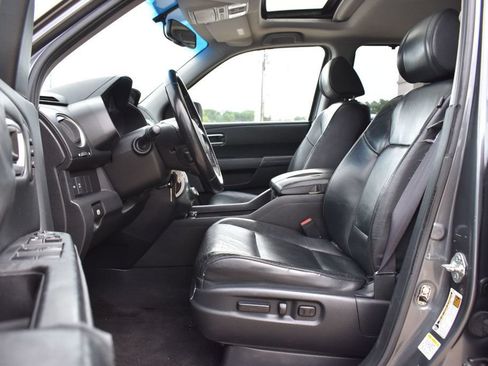 Used 2010 Honda Pilot Touring image 11