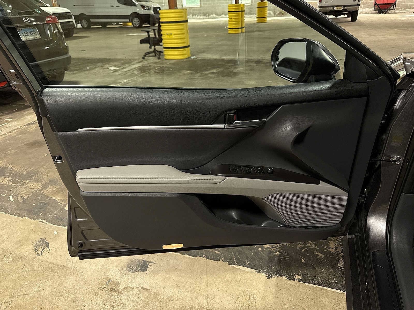 Used 2023 Toyota Camry XLE w/ Cold Weather Package FWD image 29