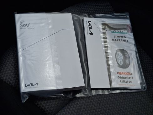Certified 2025 Kia Soul LX w/ LX Technology Package FWD image 26