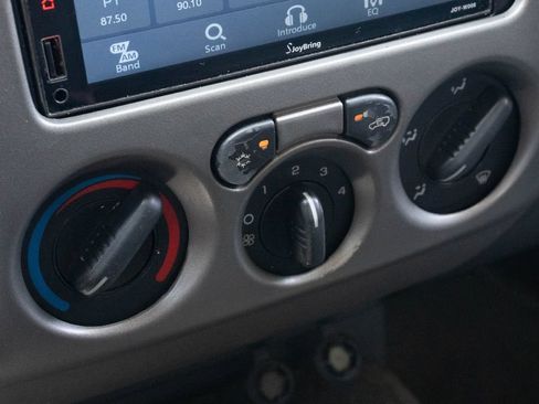 Used 2005 Chevrolet Colorado LS RWD image 21