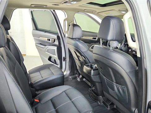 Used 2022 Kia Telluride EX w/ EX Premium Package image 36