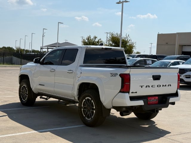 Used 2024 Toyota Tacoma TRD Sport AWD/4WD image 9