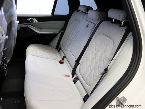 Used 2026 BMW X5 xDrive40i w/ Climate Comfort Package image 25