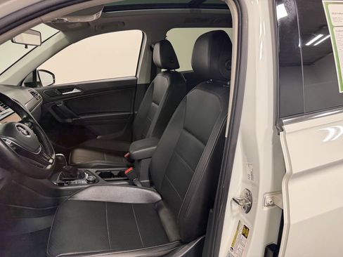Used 2018 Volkswagen Tiguan SE w/ Panoramic Sunroof Package AWD/4WD image 56