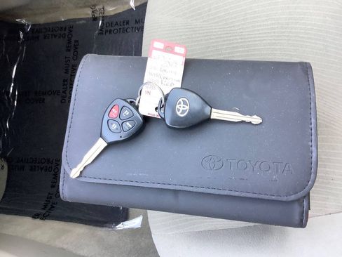Used 2013 Toyota Corolla LE FWD image 41