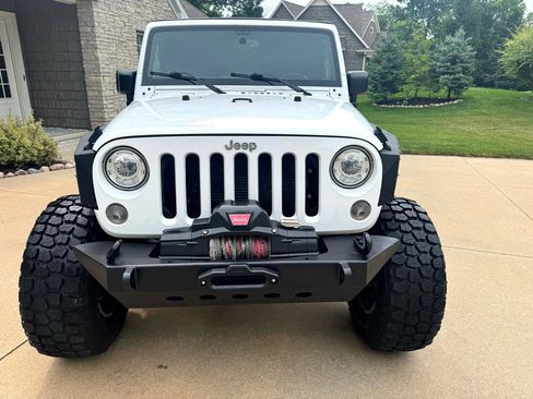 Used 2017 Jeep Wrangler Rubicon w/ Power Convenience Group image 9