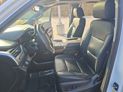 Used 2017 Chevrolet Suburban Premier image 17