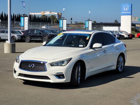 Used 2019 INFINITI Q50 Luxe w/ Essential Package (3.0T Luxe) image 9