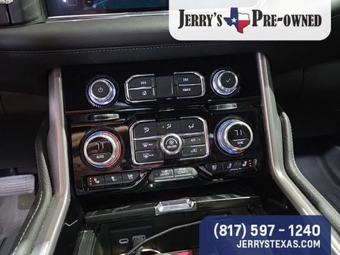 Used 2022 GMC Yukon XL Denali image 11