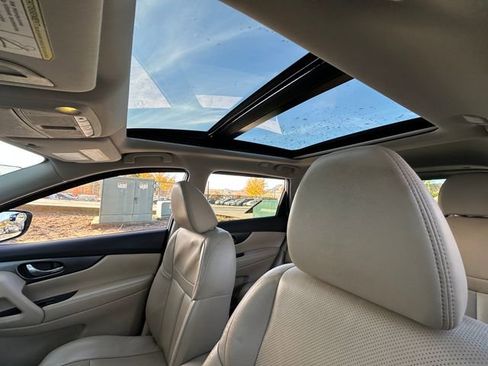 Used 2015 Nissan Rogue SL w/ SL Premium Package image 30