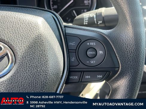 Used 2018 Toyota Camry LE FWD image 16