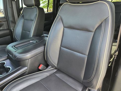 Used 2021 Chevrolet Suburban Premier AWD/4WD image 16