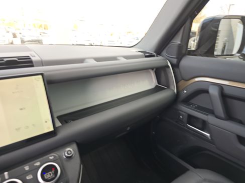 Certified 2025 Land Rover Defender 110 S image 25