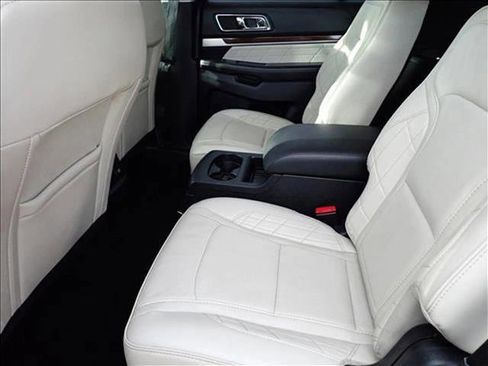 Used 2019 Ford Explorer Platinum image 10
