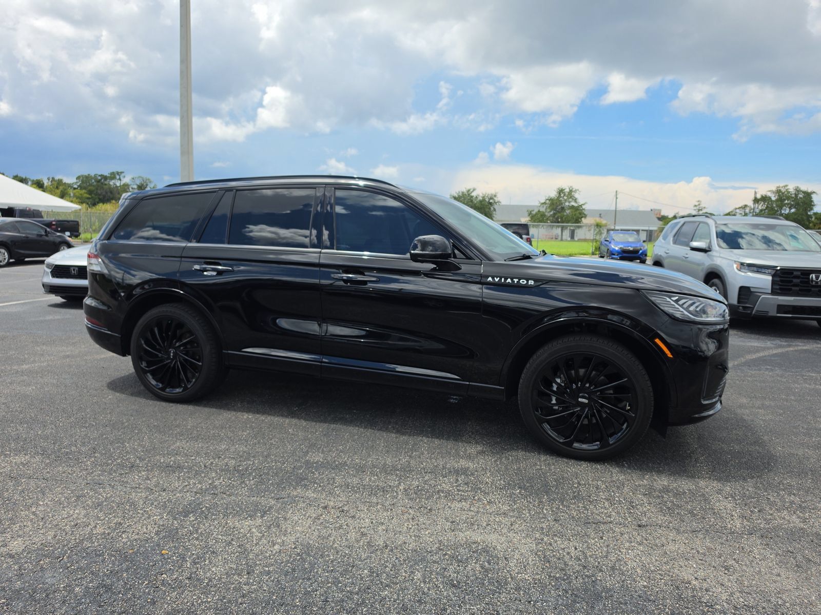 Used 2025 Lincoln Aviator Reserve w/ Jet Appearance Package AWD/4WD image 2
