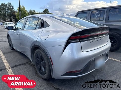 Used 2025 Toyota Prius LE FWD image 4