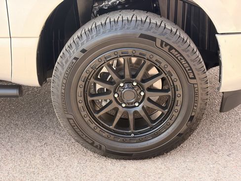 Used 2021 Nissan Titan SV w/ SV Convenience Package AWD/4WD image 8