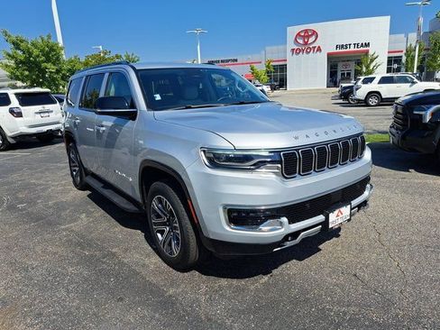 Used 2023 Jeep Wagoneer Series II w/ Rear Seat Video Group 1 AWD/4WD image 4