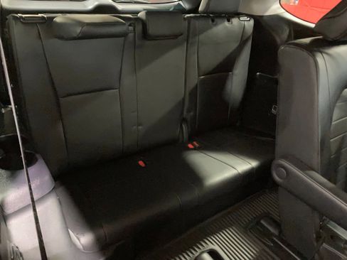 Used 2024 Toyota Highlander XLE image 9