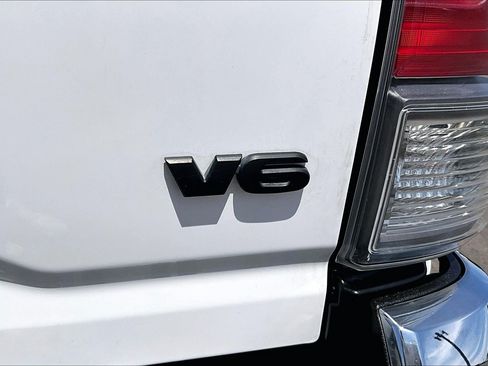Used 2020 Toyota Tacoma TRD Off-Road AWD/4WD image 31