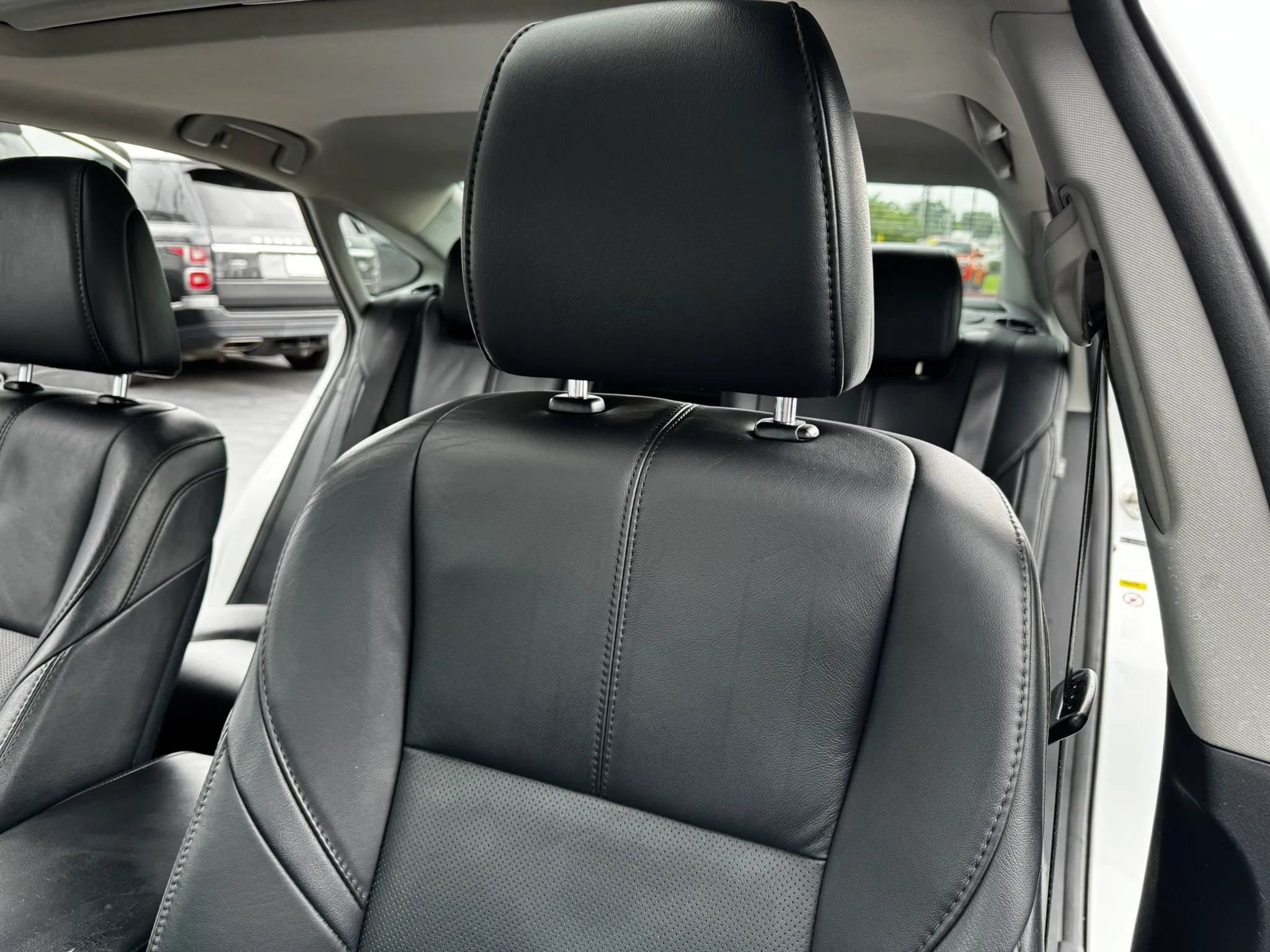 Used 2013 Toyota Avalon Limited w/ Technology Pkg FWD image 10