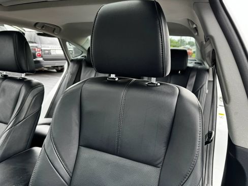 Used 2013 Toyota Avalon Limited w/ Technology Pkg FWD image 10