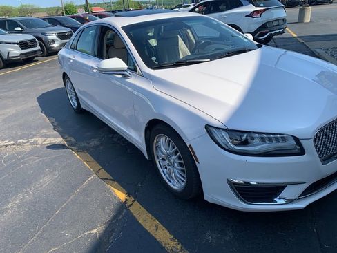 Used 2017 Lincoln MKZ Select w/ Select Plus Package AWD/4WD image 5