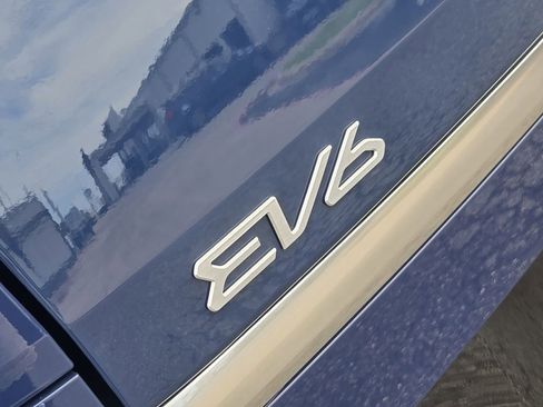 New 2025 Kia EV6 Wind RWD image 8