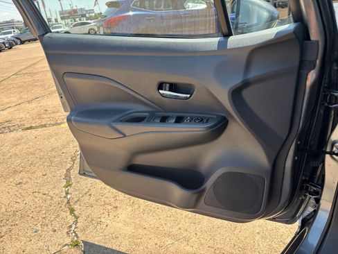 Used 2025 Nissan Versa SV FWD image 18