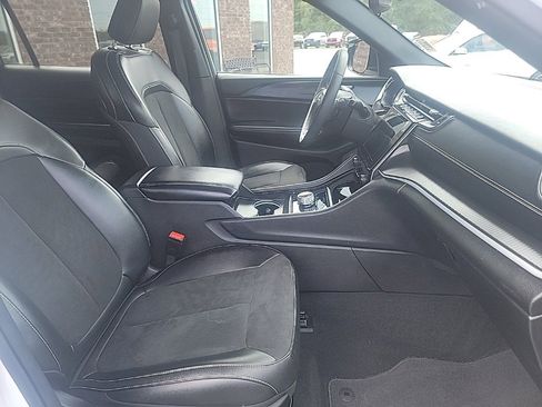 Used 2024 Jeep Grand Cherokee L Laredo image 14