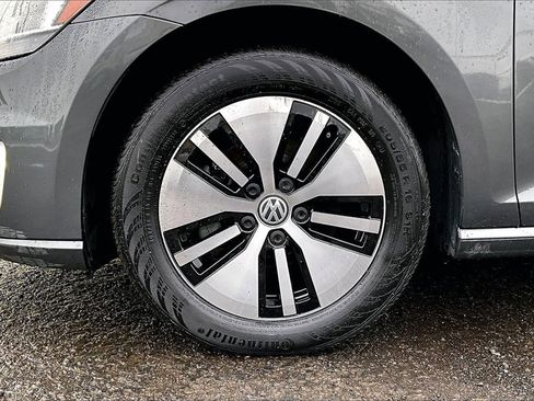 Used 2018 Volkswagen e-Golf SE w/ DC Fast Charging Package image 12