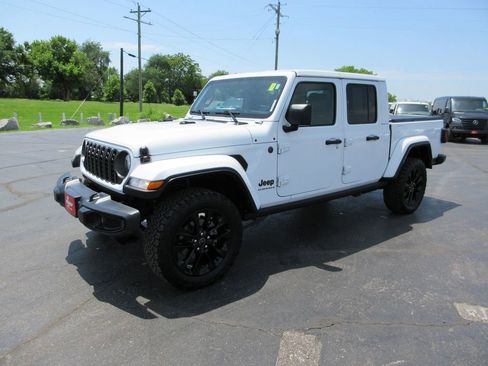 Used 2024 Jeep Gladiator Sport AWD/4WD image 10
