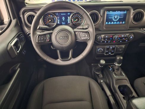 Used 2023 Jeep Gladiator Sport AWD/4WD image 7
